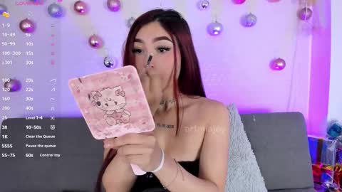 Snapshot of artmiajoy chatting on December 15, 2025, 11:14 am MIA OF artmiajoy online show from December 15, 2025, 11:14 am