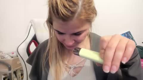 MIA online show from October 19, 2025, 11:16 pm