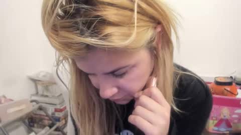 MIA online show from November 3, 2025, 10:21 pm