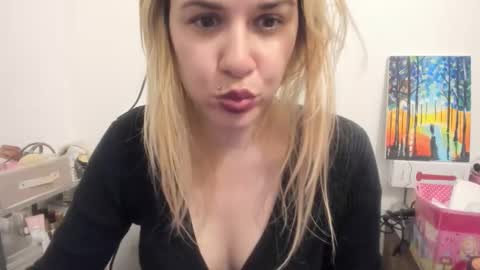 MIA online show from November 9, 2025, 11:03 pm