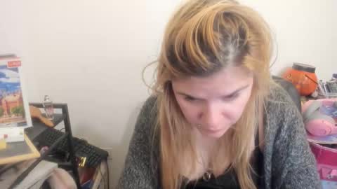 Snapshot of artsyandcraftsy_ chatting on April 18, 2026, 8:20 pm MIA online show from April 18, 2026, 8:20 pm