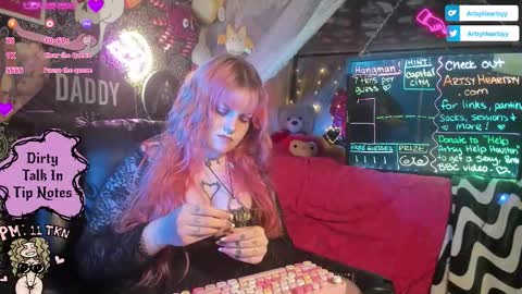 ArtsyHeartsyy online show from December 2, 2025, 1:44 am