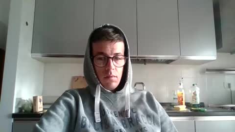 arturpaulval online show from December 1, 2025, 7:46 am