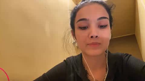 Snapshot of arvillahamner chatting on January 18, 2026, 6:12 pm Amina online show from January 18, 2026, 6:12 pm