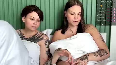 Arya brunett and Cassie blond online show from September 15, 2025, 8:03 am