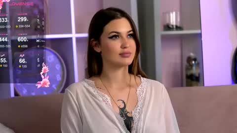 Lunaa  online show from February 2, 2025, 2:06 am