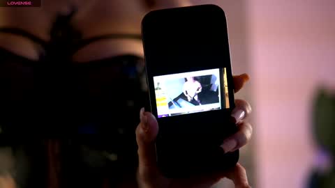 Lunaa  online show from February 7, 2025, 2:19 am