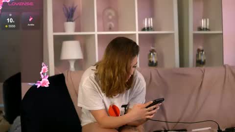 Lunaa  online show from February 24, 2025, 3:12 am