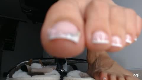 ashley online show from February 15, 2025, 3:42 am