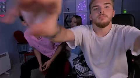 ash_raven_ online show from October 8, 2025, 7:55 pm