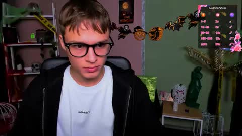 ash_raven_ online show from October 31, 2025, 9:38 pm