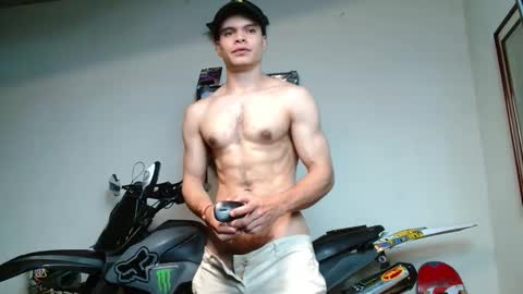 ash_wingrant online show from November 30, 2025, 1:31 am