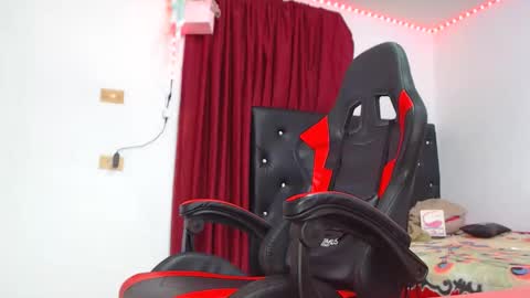 ashelyhots9inches online show from November 27, 2025, 4:09 pm