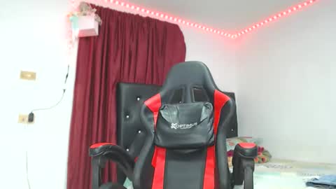 ashelyhots9inches online show from February 8, 2026, 9:18 pm