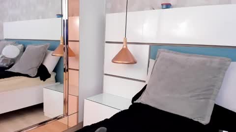 Ashkoreh online show from October 17, 2025, 8:22 pm