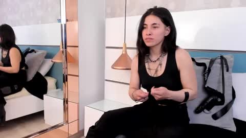 Ashkoreh online show from October 21, 2025, 7:25 pm