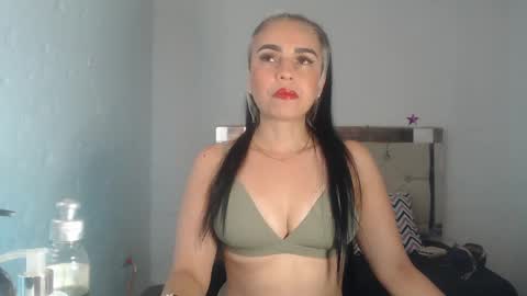 ashley__tylor online show from January 14, 2025, 3:11 am