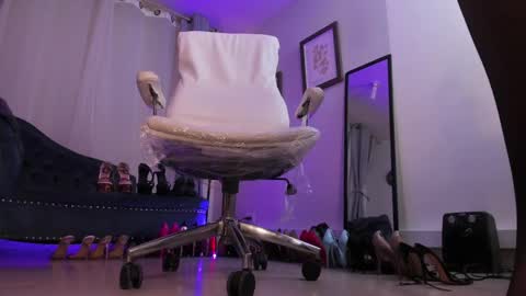 ashley_leon_ online show from February 14, 2025, 5:03 pm