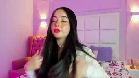ashley_petit online show from July 8, 2026, 1:04 pm