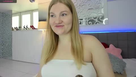 AshleyJonse online show from October 6, 2025, 5:05 am