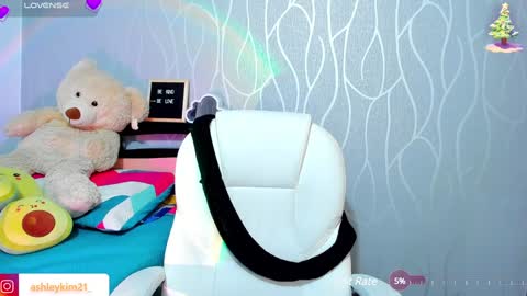 Snapshot of ashleykiim_ chatting on December 5, 2024, 9:28 pm .. Ashley .. online show from December 5, 2024, 9:28 pm