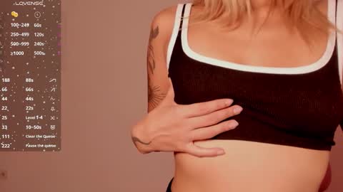 Snapshot of ashleyroys_111 chatting on November 10, 2025, 5:01 pm dahiana online show from November 10, 2025, 5:01 pm