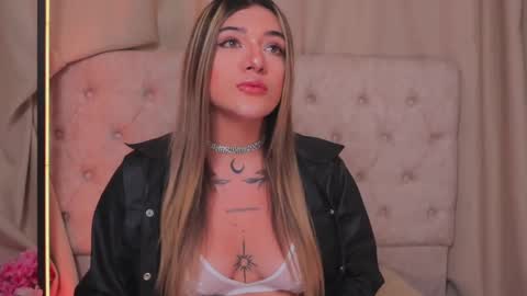 Snapshot of ashleyvalirya chatting on February 24, 2025, 3:55 am Ashley Lauren online show from February 24, 2025, 3:55 am