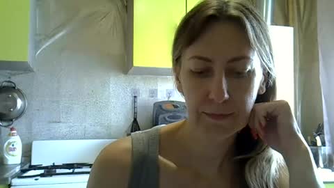 Snapshot of ashleyxhoney chatting on June 19, 2026, 7:01 am AshleyXHoney online show from June 19, 2026, 7:01 am