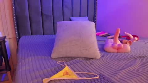 Snapshot of ashlye_miller_ chatting on February 11, 2025, 7:02 am ashlye_miller_ online show from February 11, 2025, 7:02 am