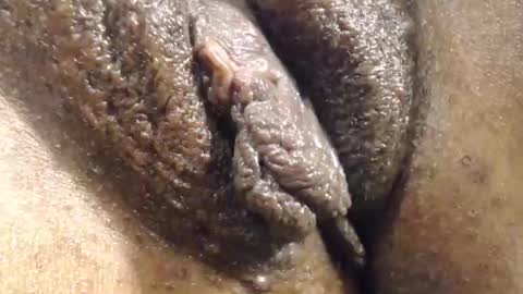 AshlyGoma online show from November 9, 2025, 10:57 am