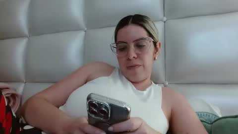 Snapshot of ashlymoon chatting on December 8, 2024, 1:56 am AshlyMoon online show from December 8, 2024, 1:56 am