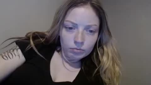 ashlynn5716 online show from October 5, 2025, 3:27 am