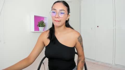 Snapshot of asiam_brunet chatting on December 4, 2024, 1:20 pm Camila online show from December 4, 2024, 1:20 pm