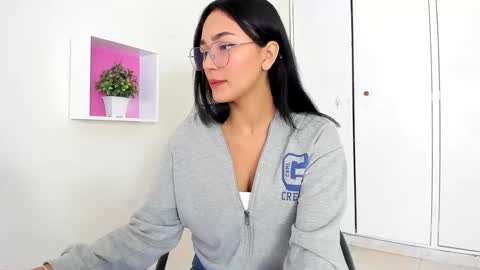 Snapshot of asiam_brunet chatting on January 18, 2025, 12:47 pm Camila online show from January 18, 2025, 12:47 pm