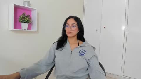 Snapshot of asiam_brunet chatting on March 1, 2025, 12:56 pm Camila online show from March 1, 2025, 12:56 pm