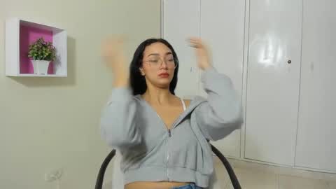 Snapshot of asiam_brunet chatting on March 12, 2025, 12:47 pm Camila online show from March 12, 2025, 12:47 pm