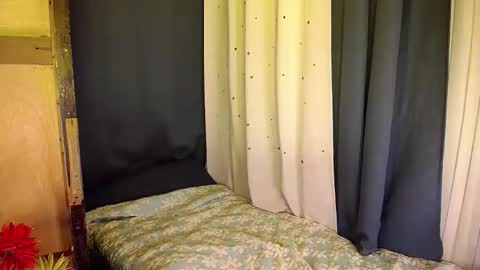 Elaine Navales online show from October 2, 2025, 6:04 pm