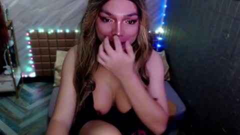 Snapshot of asiandollxxx4u chatting on May 5, 2026, 8:22 am BELLA NOTCH online show from May 5, 2026, 8:22 am