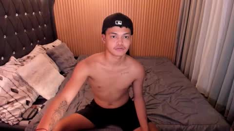 VICTORIA SCOTT online show from October 25, 2025, 10:56 am