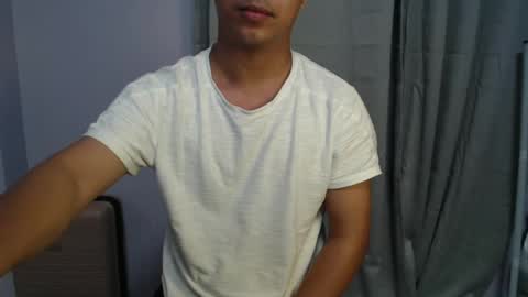 Snapshot of asianlatinoboy chatting on August 1, 2026, 2:44 am Josh online show from August 1, 2026, 2:44 am