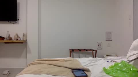  Lara  online show from April 7, 2026, 12:11 am