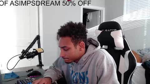 Snapshot of asimpsdream chatting on October 24, 2025, 1:18 pm asimpsdream online show from October 24, 2025, 1:18 pm