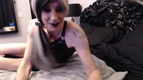 Snapshot of asluttyrose chatting on December 18, 2024, 8:36 pm asluttyrose online show from December 18, 2024, 8:36 pm