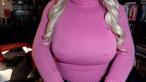 Aspen Vale online show from December 15, 2025, 10:14 pm