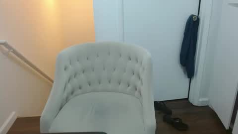 latex online show from April 16, 2026, 2:45 am