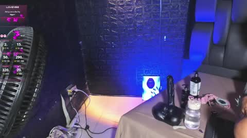 Nahomi  online show from April 1, 2026, 1:41 pm