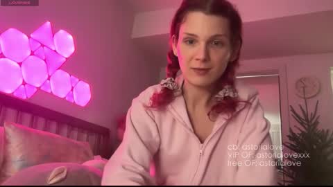 AstoriaLove online show from December 19, 2025, 2:51 am