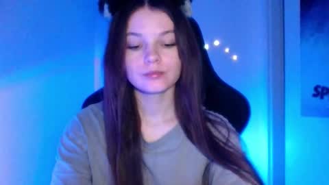 astradream_ online show from December 19, 2025, 10:28 pm