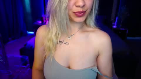 Snapshot of astraluxe_ chatting on September 24, 2025, 6:17 am Asta online show from September 24, 2025, 6:17 am