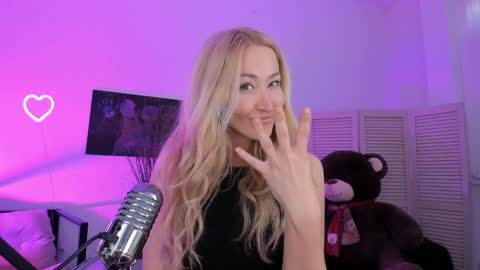 astramonroe online show from April 8, 2026, 1:00 pm